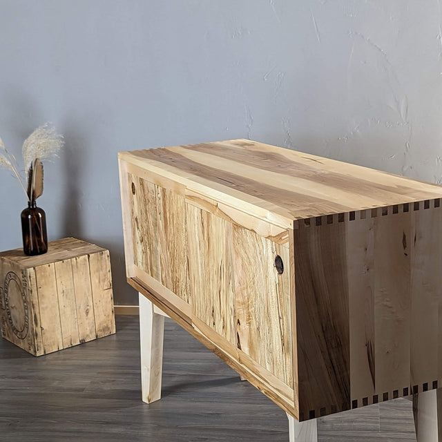Fabrication d'un meuble de rangement pour vinyles sur mesure en bois
